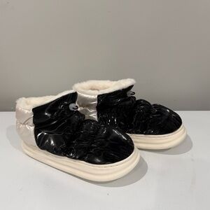 New - Boot - like Black & White Men' s Slipper /  With faux fur lining